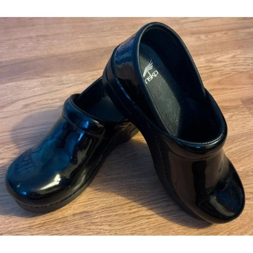 Dansko Professional Black Patent Leather Clogs Women's EU 37 US 6.5 7